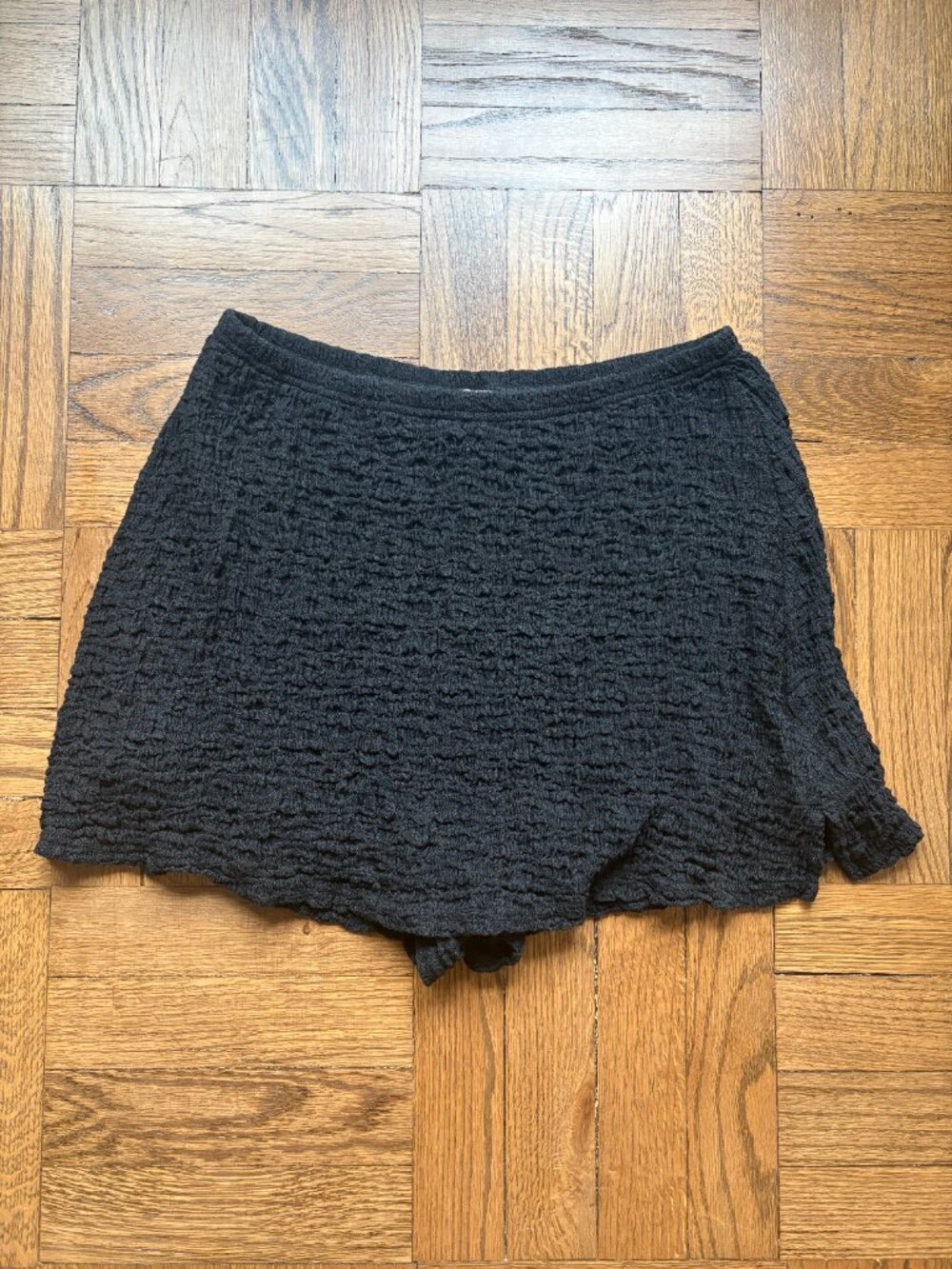Lisa Says Gah Darcy Skort in Black Crinkle